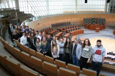 Im Plenarsaal_des_Landtags_mit_MdL_Alexander_Vogt