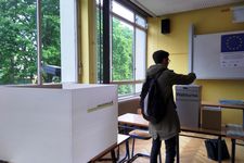Europawahl Stimmzetteleinwurf1