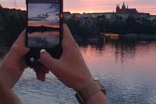 Prag Sonnenuntergang mit Handy 2026